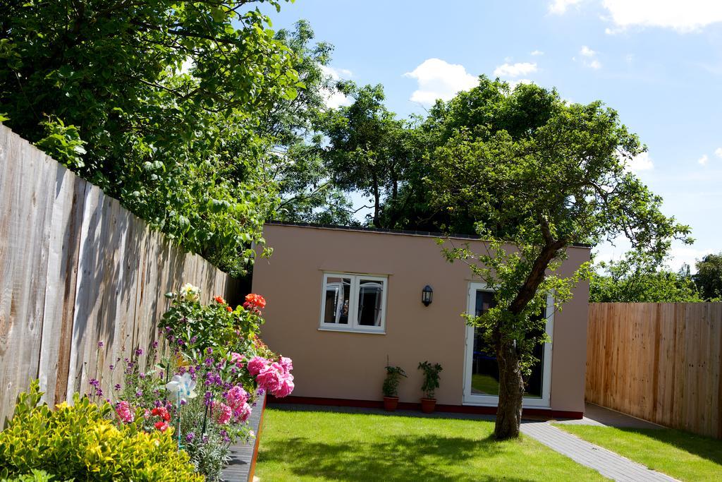 No. 82 B&B Стратфорд на Ейвън Екстериор снимка